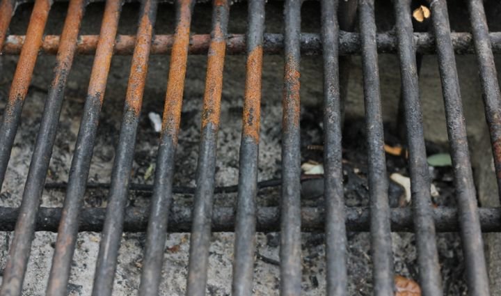 Should Cast Iron Grill Grates Be Seasoned: Essential Tips for Perfect Grilling